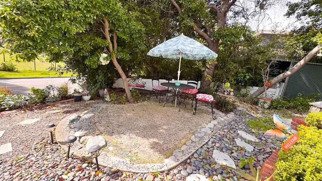 Large Luxury Studio With View In Санта-Моника Проживание в семье