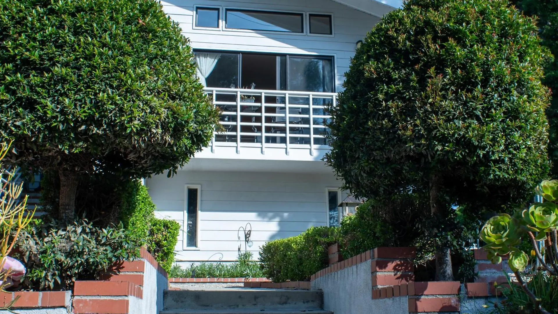 Large Luxury Studio With View In Santa Monica United States